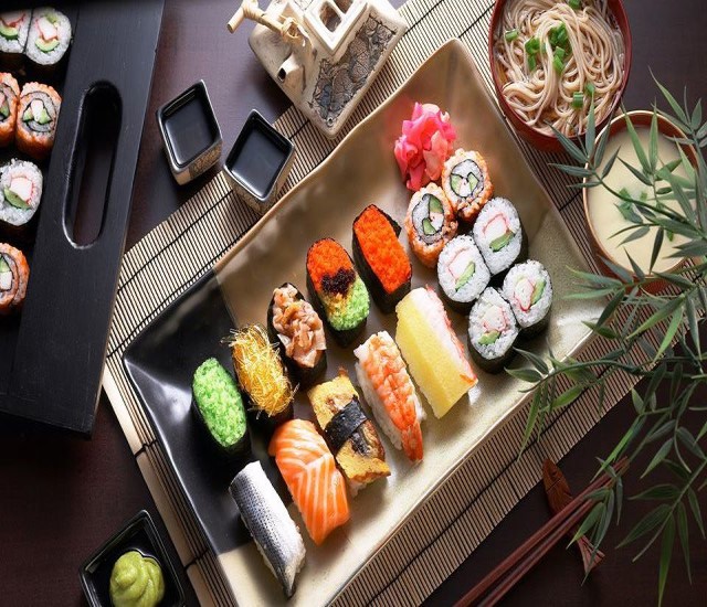 Ghé Maneki Neko Deli thưởng thức sashimi tươi ngon đến bento tinh tế.